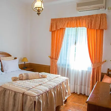 Local Familiar Bed & Breakfast Monfortinho