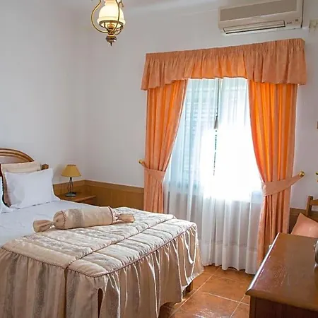 Local Familiar Bed & Breakfast 4*