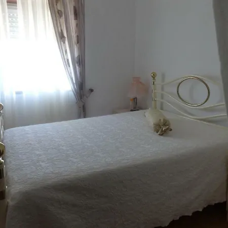 Local Familiar Bed & Breakfast 4*