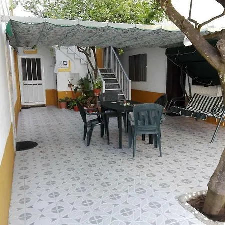 Local Familiar Bed & Breakfast 4*