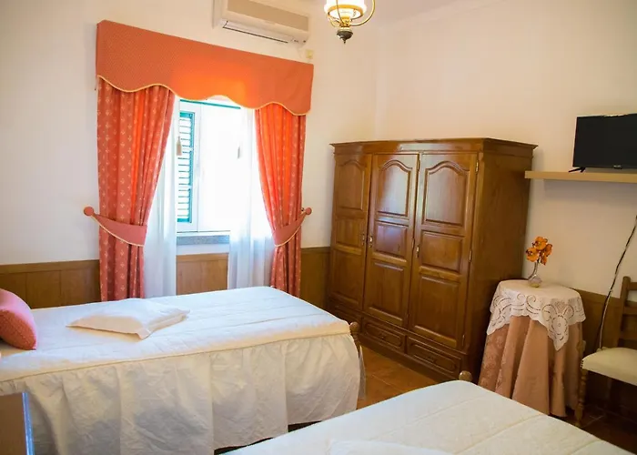 Local Familiar Bed & Breakfast 4*