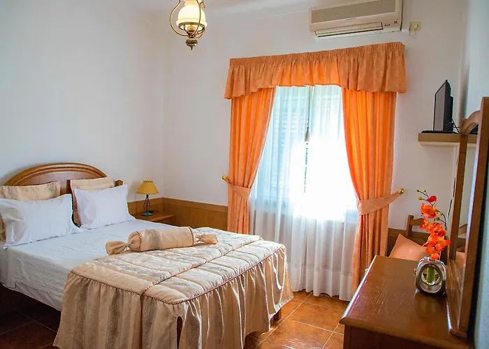 Local Familiar Bed & Breakfast Monfortinho