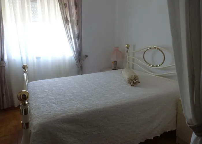 Local Familiar Bed & Breakfast 4*