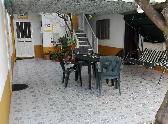 Local Familiar Bed & Breakfast 4*